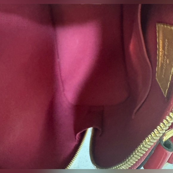 Louis Vuitton "Alma" Monogram pat-tent Leather Medium Size Bag in Red. Looks new - Picture 10 of 16